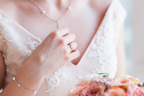 Einzigartiger Brautschmuck: Top-Tipps und Stile für Ihren perfekten Hochzeitstag