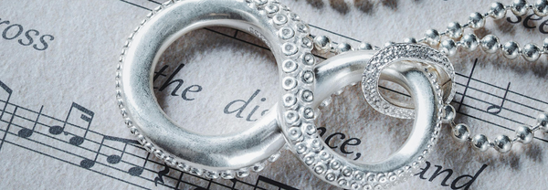 Die Bedeutung des Unendlichkeitssymbols in Schmuckstücken