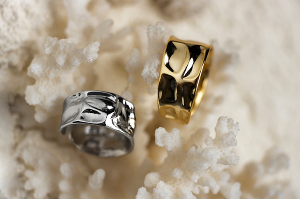 7 Tipps zur perfekten Kombination von Gold und Silberschmuck