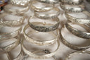 Angelaufenes Silber reinigen: Tipps und Tricks