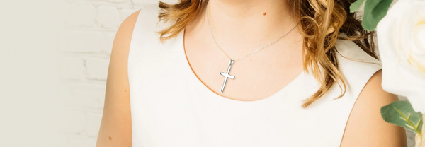 Silberne Kreuzketten: Symbolik und aktuelle Trends