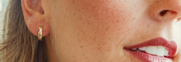 Wie du Creolen Gold perfekt mit anderen Accessoires kombinierst - Header Image