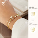 Detail der Gravur am Amoonic OnlyYou Armband aus gelbgold vergoldetem 925 Sterling Silber
